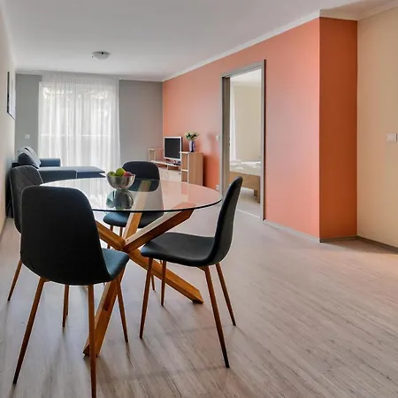Oliver Apartman *